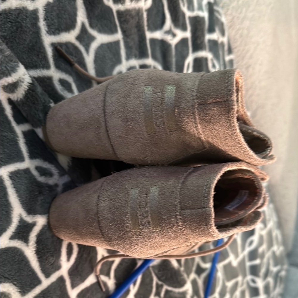 Toms Tan Boots Suede Minimalist Design